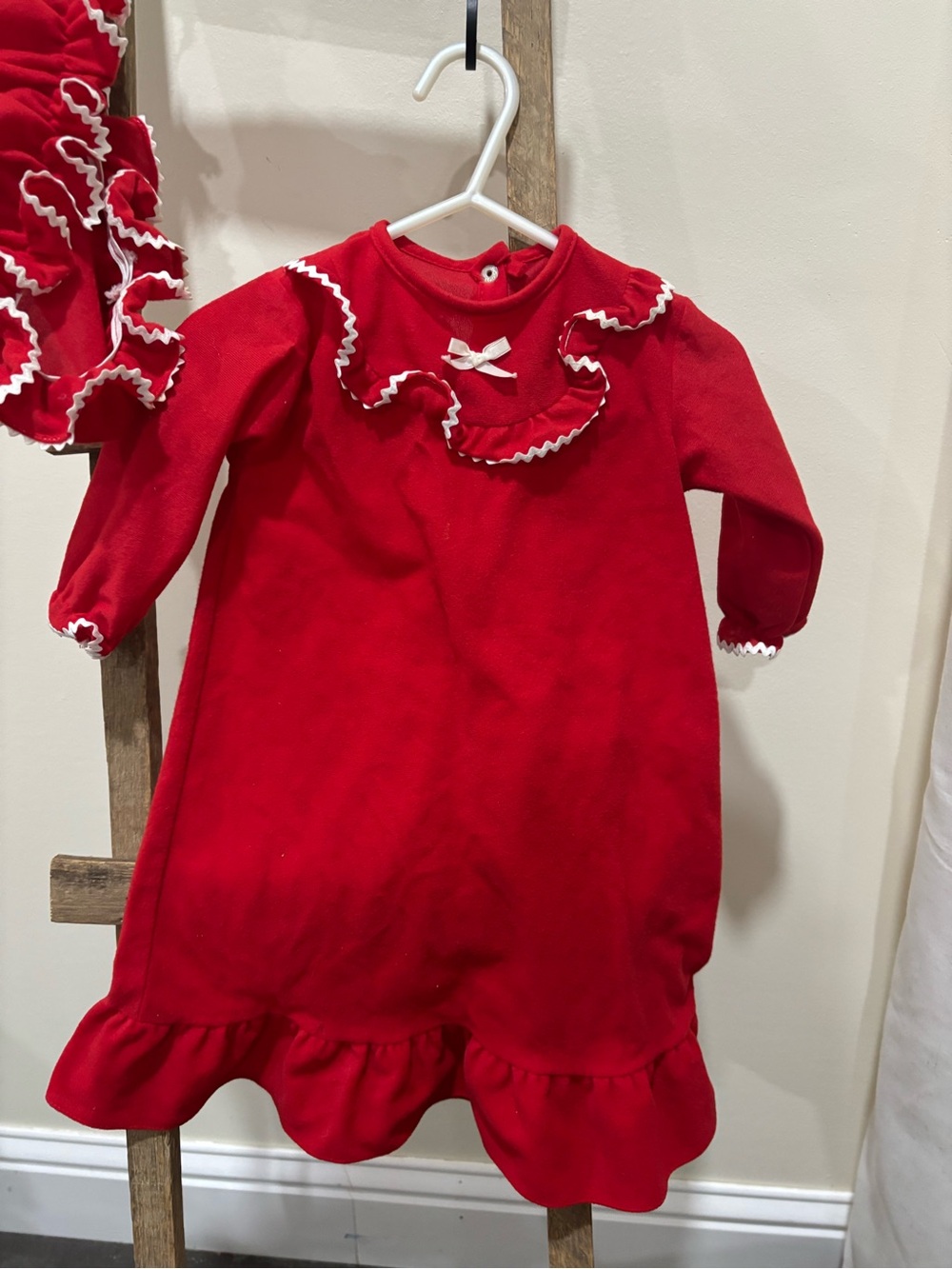 Source Unknown Red Ruffle-Trim Pajama Set with Bonnet - Picture 2 of 6